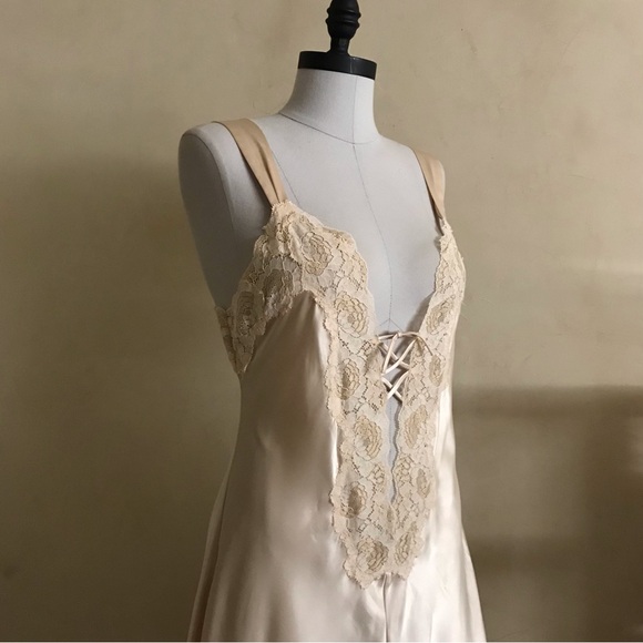 Gorgeous Vintage Victoria's Secret Lace and Satin Slip - Picture 3 of 15